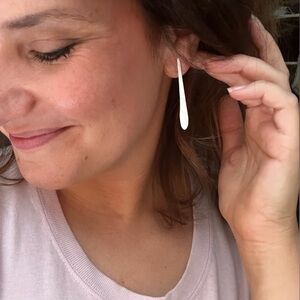 Vintage White and Silver Minimalist Dangle Earrings 🌿